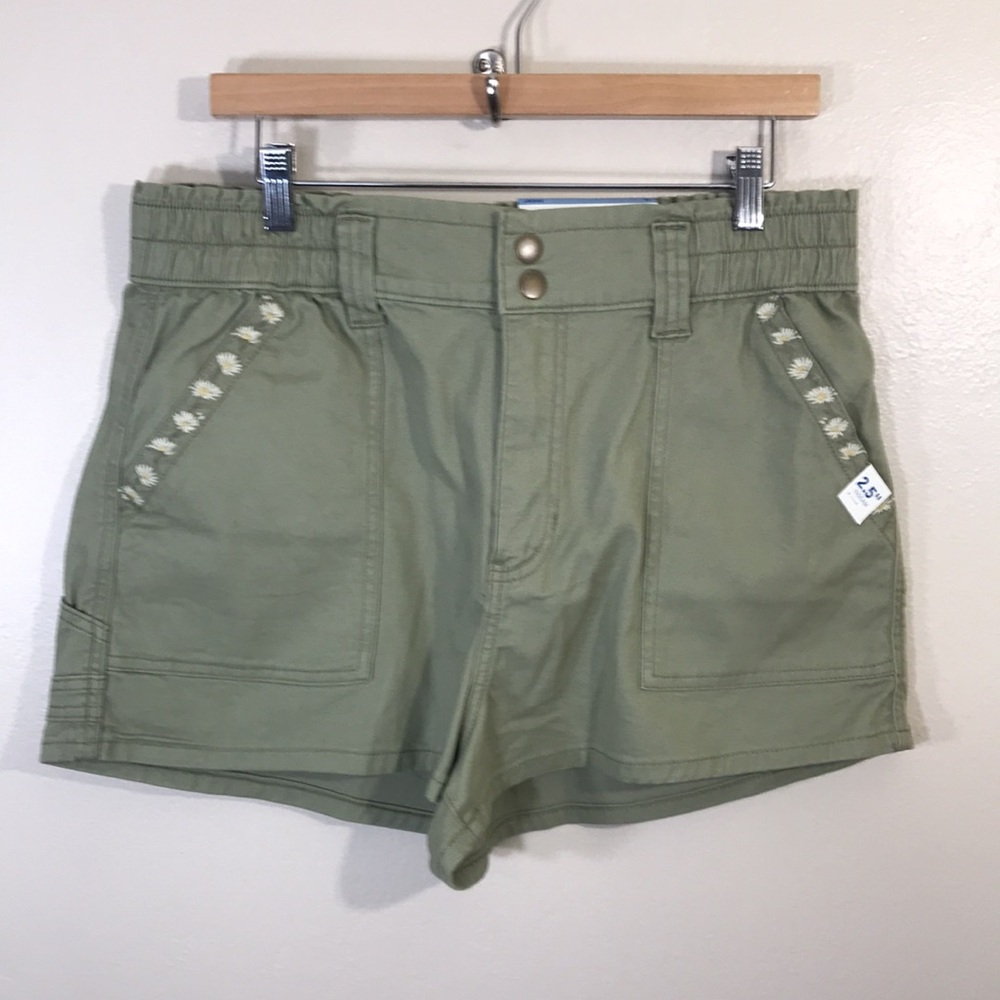 NEW Arizona High Rise Sage Daisy Short - Picture 3 of 8